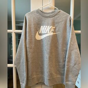 NWOT Men’s Nike Grey Crewneck Sweatshirt Size Medium